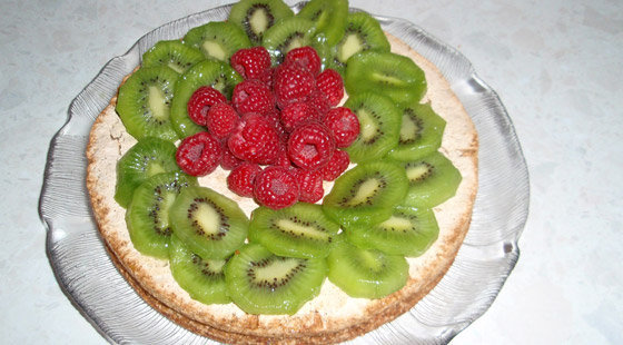 Nøddekage med Hindbær/Kiwi & Rørt Is