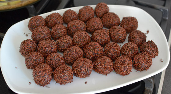 Trøffelkugler med chokoladekrymmel